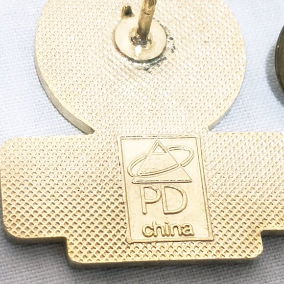 Caesars Palace Las Vegas Bust Lapel Pin 1" Souvenir Gold tone Black - Picture 3 of 3